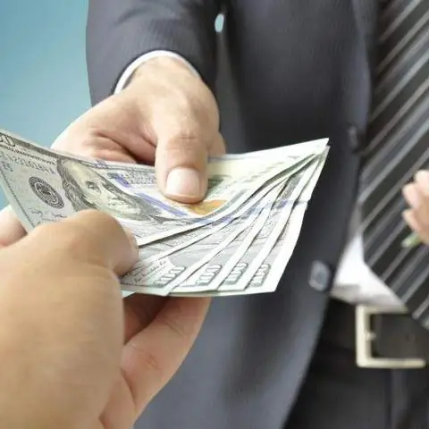 Nằm Mơ Thấy Người Đưa Tiền Cho Mình: Điềm Báo Là Tốt Hay Xấu?