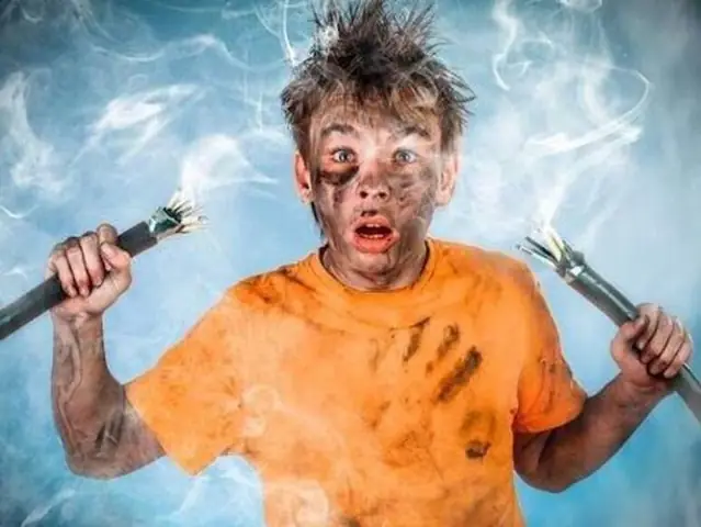 Nằm Mơ Thấy Người Khác Bị Điện Giật Chết: Giải Mã Ý Nghĩa Sâu Sắc