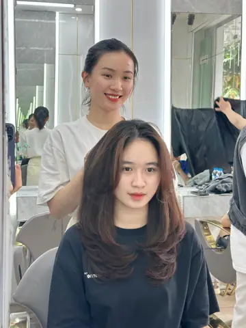 Nằm Mơ Thấy Người Khác Cắt Tóc Cho Mình Là Điềm Lành Hay Dữ?