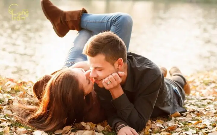 Giải Mã Giấc Mơ Nằm Mơ Thấy Người Lạ Hôn Mình