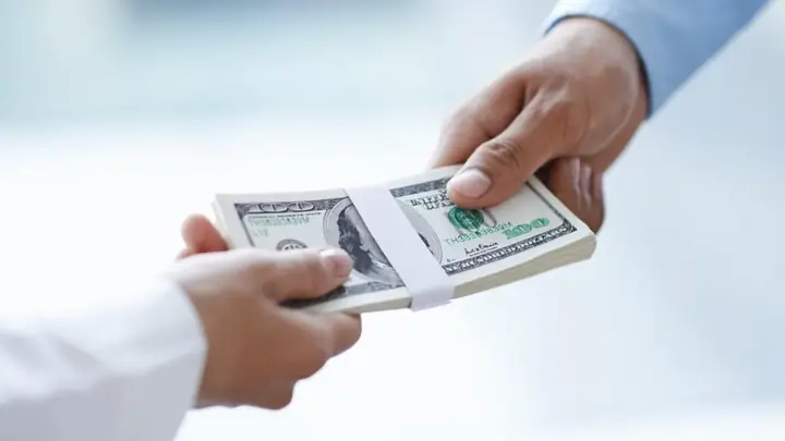 Nằm Mơ Thấy Người Ta Cho Tiền Đô Hên Hay Xui