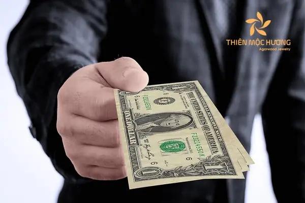 Nằm Mơ Thấy Người Ta Trả Tiền Cho Mình: Giải Mã Giấc Mơ Và Điềm Báo