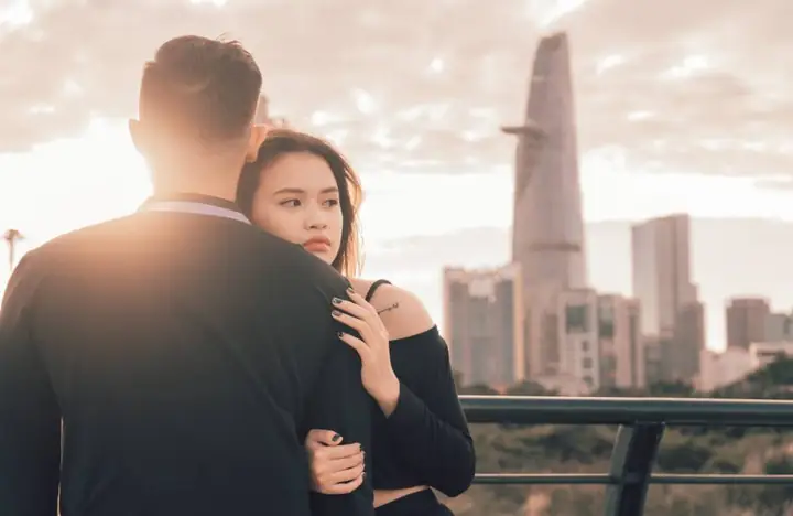 Nằm Mơ Thấy Người Lạ Chụp Hình Với Người Lạ