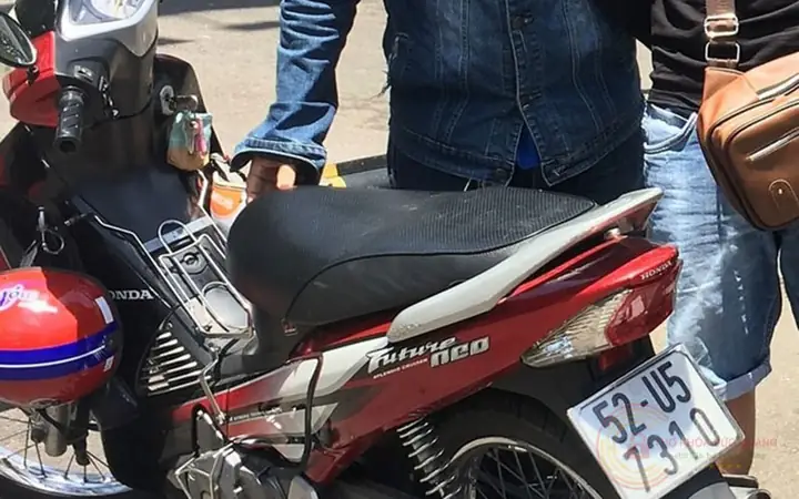 Mơ Mất Xe Máy Màu Đỏ