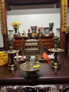 Mơ Thấy Mình Thắp Hương Trên Bàn Thờ