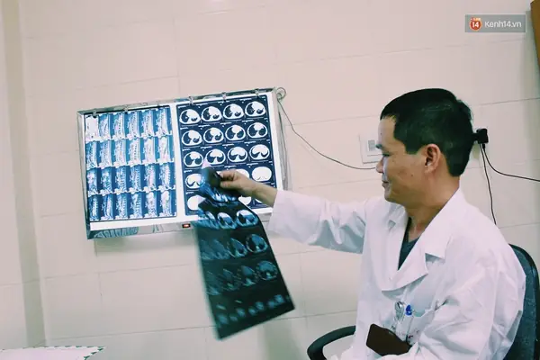 Đến Thăm Minh Tại Bệnh Viện K, Chỉ Vừa Mới Hỏi Thăm Về Em, Tất Cả Các Y, Bác Sỹ Ở Đây Đều Biết. Họ Nói Đó Là Một Cậu Bé Rất Lanh Lợi Và Thần Tượng Sơn Tùng M-tp Vô Điều Kiện.