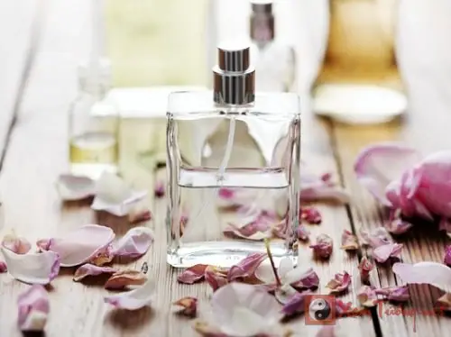 Ý Nghĩa Của Giấc Mơ Mơ Thấy Nước Hoa