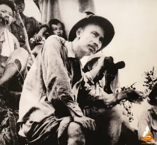Chiêm Bao Thấy Bác Hồ Trong Hoàn Cảnh Chiến Tranh