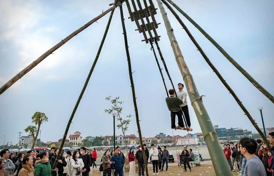 Đánh đu tiên Hội Lim