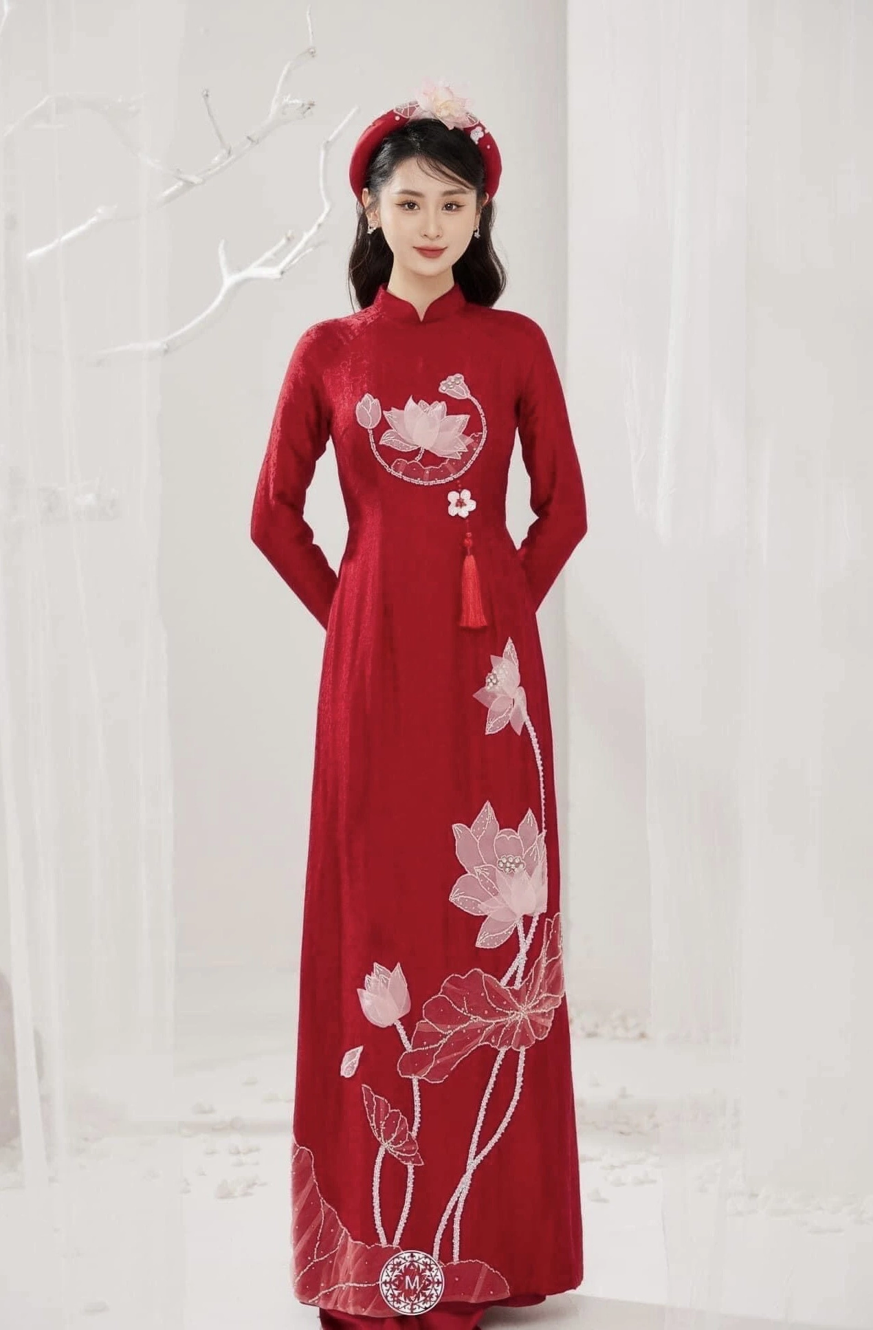 Áo dài hoa sen màu hồng pastel thanh thoát