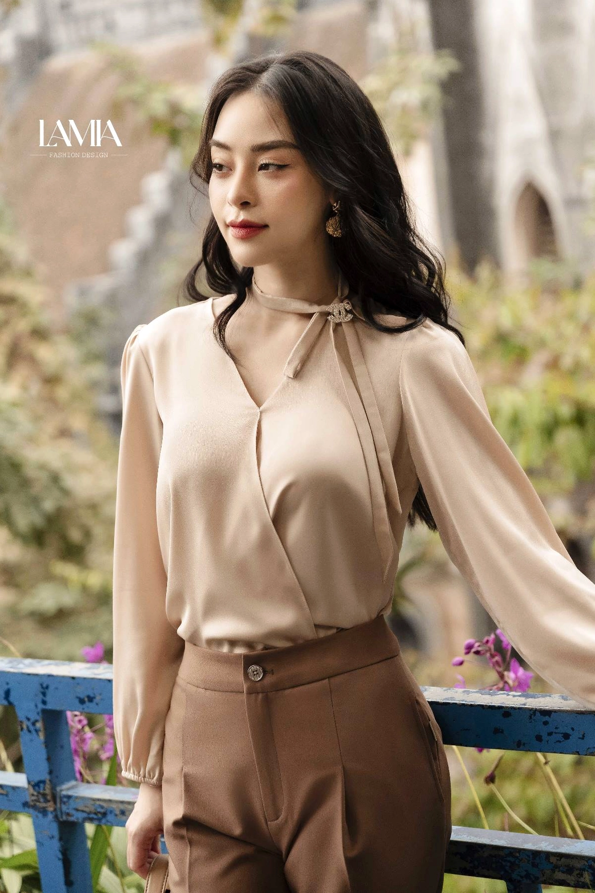 Áo kiểu cổ vuông thanh lịch