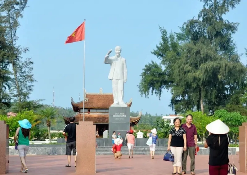 Cẩm Nang Du Lịch 2026: Khám Phá Vẻ Đẹp Hoang Sơ của Đảo Cô Tô Bãi biển cát trắng nắng vàng tại đảo Cô Tô