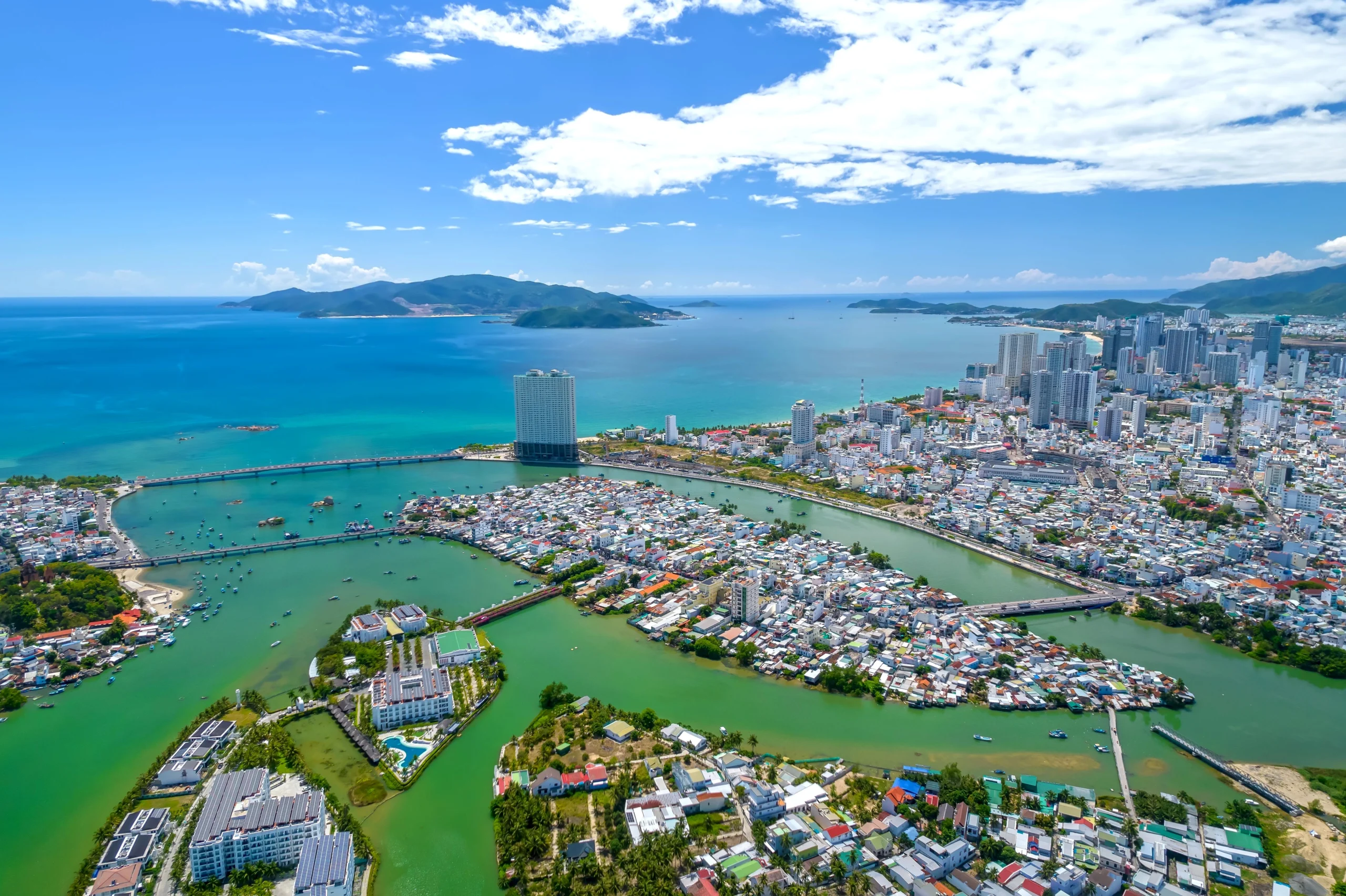 Săn vé máy bay Hà Nội Nha Trang 2026: Bí quyết bay thẳng giá rẻ bất ngờ! Bãi biển Nha Trang