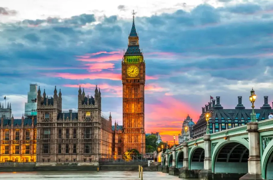 Cận cảnh mặt đồng hồ Big Ben