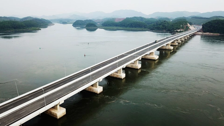 Quảng Ninh cách Hà Nội bao nhiêu km? Hướng dẫn di chuyển nhanh và tiện 2026 Cao tốc Hạ Long Vân Đồn - Con đường đến Vịnh Hạ Long