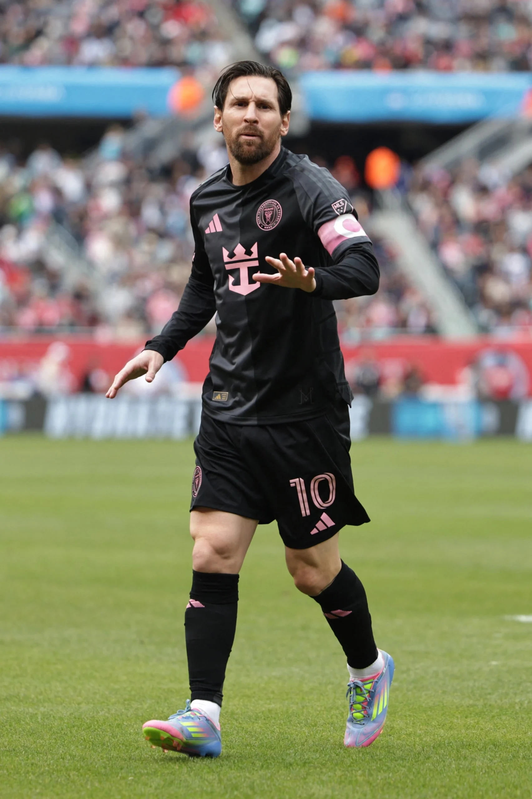 Cầu thủ Lionel Messi đã chuyển đến Ligue 1 vào năm nào?