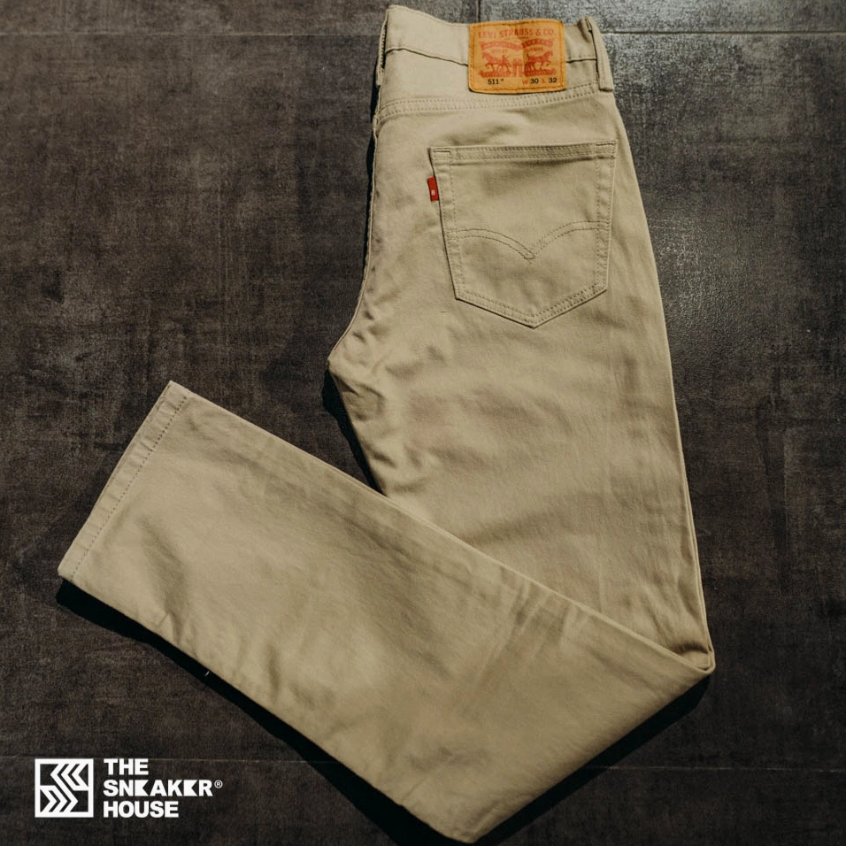 Quần Levis Chính Hãng: Hướng Dẫn Chọn Mua & Phân Biệt 2026 Chi tiết khóa kéo và nút cài quần Levis
