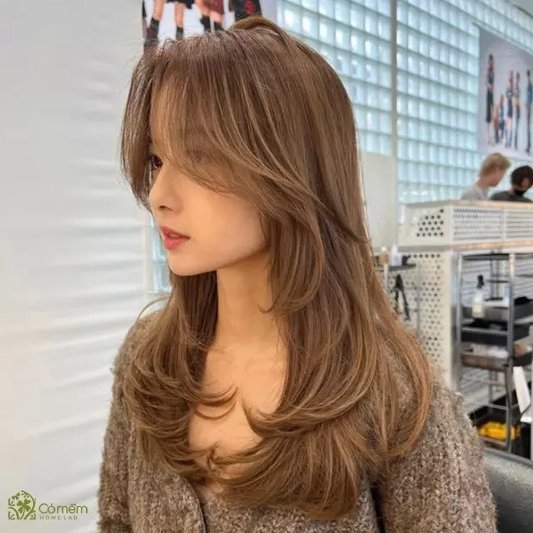 Cô gái với mái tóc nhuộm ombre thời thượng