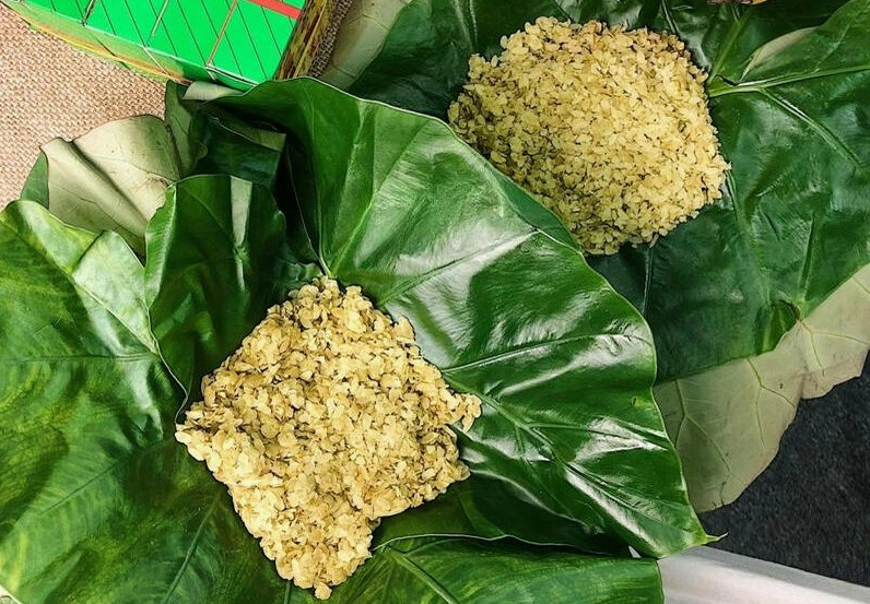 Cốm non làng Vòng ăn kèm chuối
