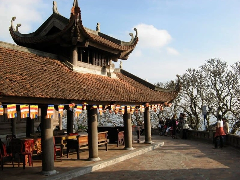 Chùa Yên Tử ở đâu? Khám phá Vị trí, Lịch sử và Kinh nghiệm hành hương 2026 Con đường hành hương Yên Tử