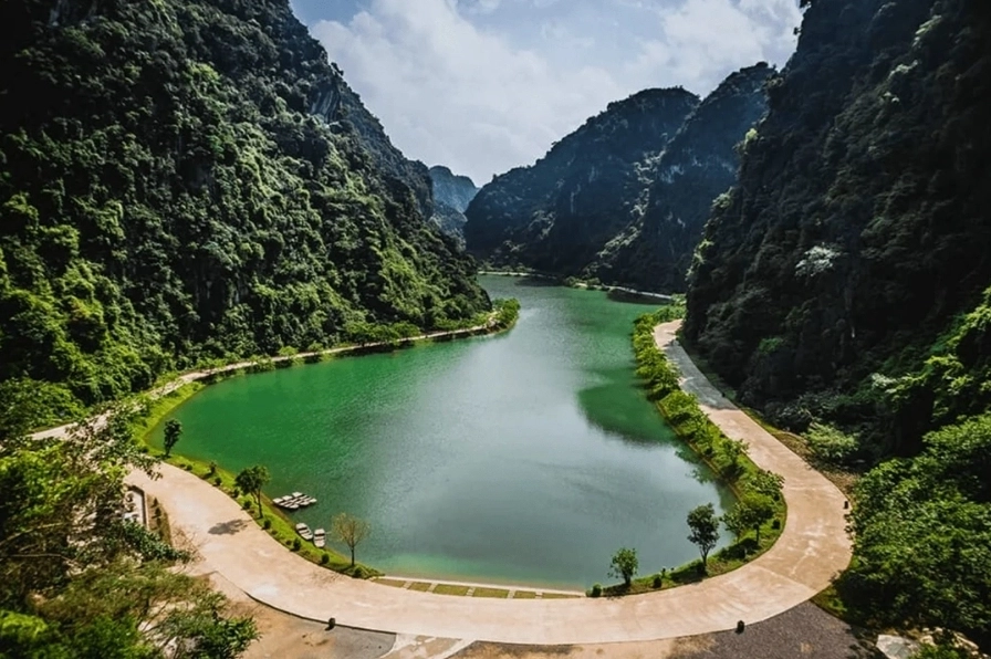Khám phá 15+ Cảnh Đẹp Ninh Bình Hút Hồn Mọi Du Khách 2026 Du lịch Ninh Bình - động Am Tiên