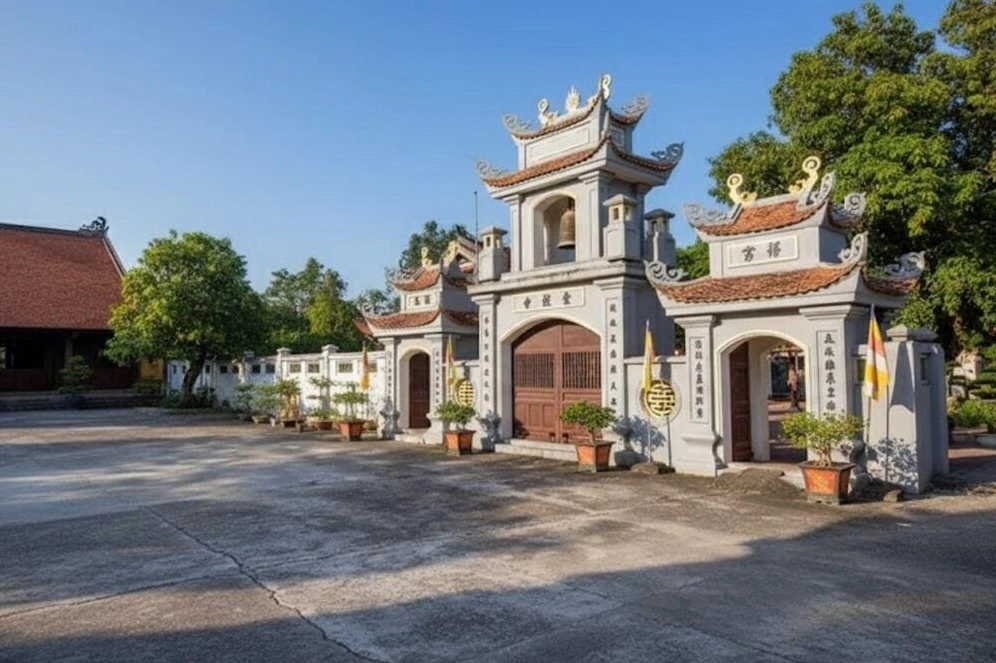 Cố đô Hoa Lư: Dấu ấn ngàn năm lịch sử và di sản văn hóa Việt Dù trải qua bao biến thiên lịch sử, cột kinh đến nay vẫn đứng vững, như một minh chứng sống động cho tâm linh và văn hóa xưa của dân tộc ta