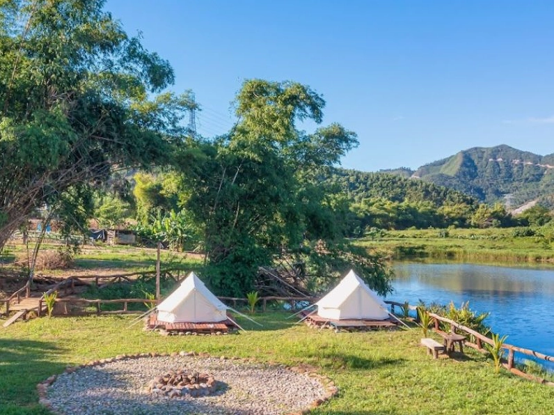 Khám Phá Top Địa Điểm Du Lịch Đà Nẵng Hấp Dẫn Nhất Mùa Hè 2026 Glamping Đà Nẵng thường tập trung ở khu vực xã Hòa Bắc - địa điểm du lịch Đà Nẵng