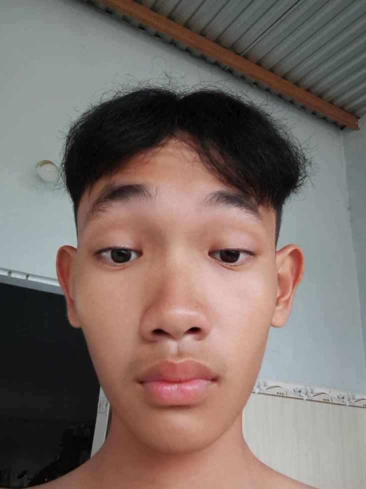Góc nghiêng nam thần với tóc 2 mái