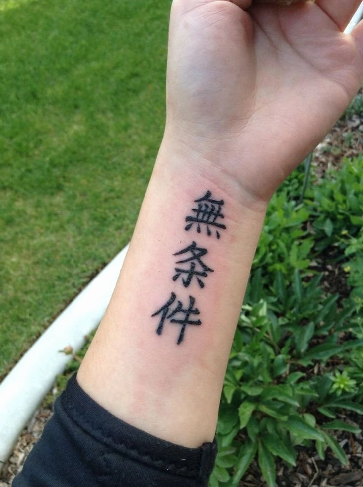Hình xăm chữ Hán ý nghĩa ở cổ tay nam