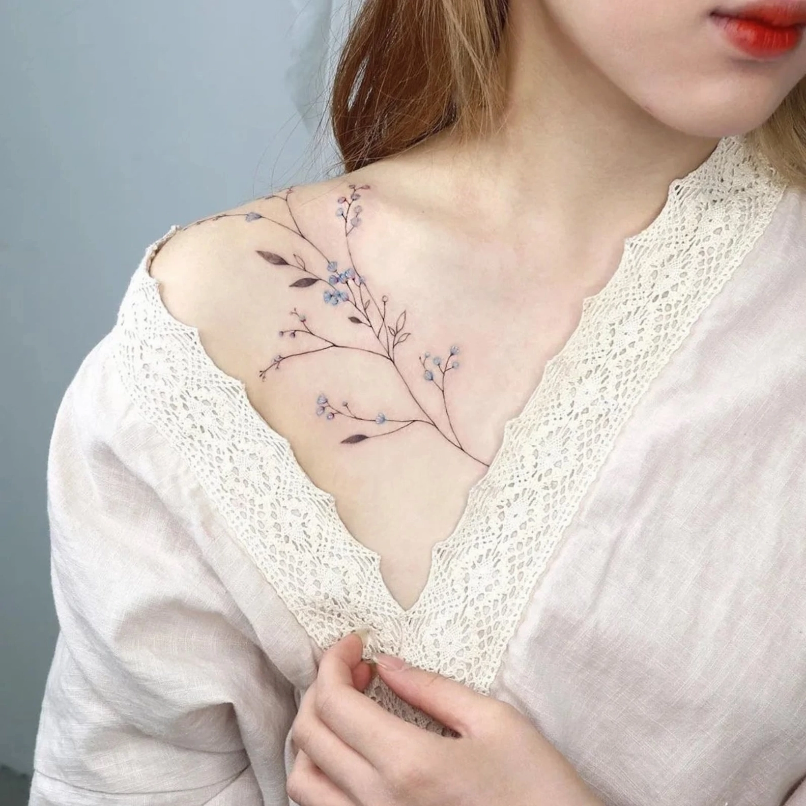 Hình xăm hoa hồng đen trắng nghệ thuật