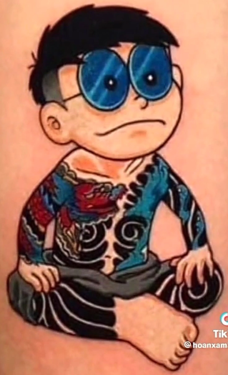 Hình xăm Nobita với bối cảnh phong cách Nhật Bản truyền thống
