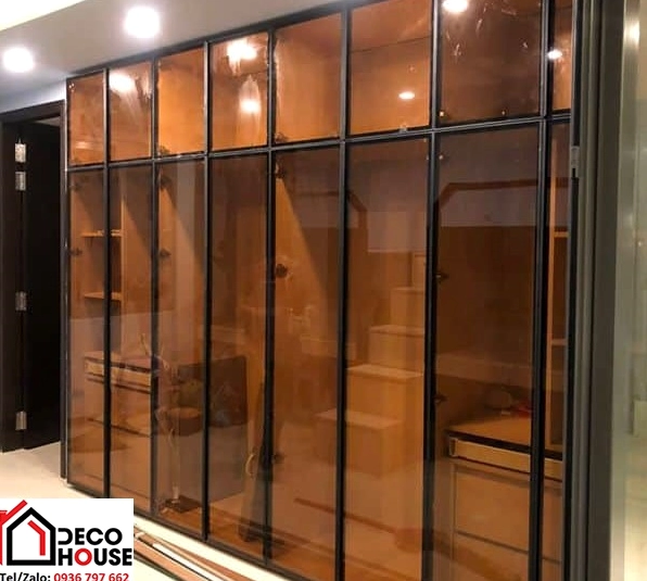 Mặt dựng tòa nhà sử dụng kính màu trà đậm