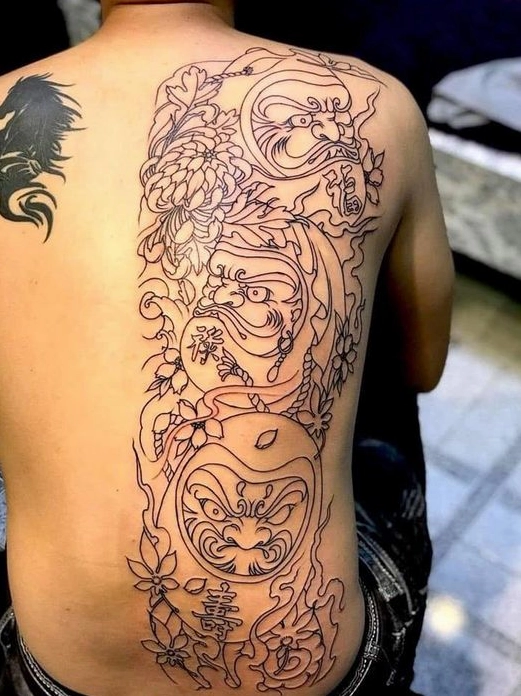 Mẫu hình xăm nửa lưng đi nét tối giản