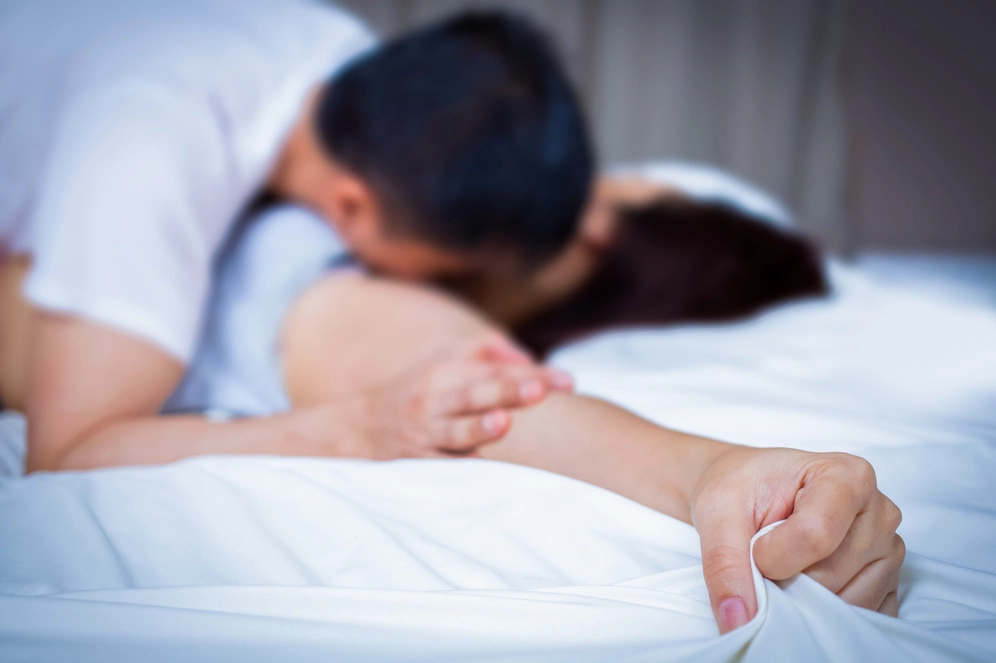 Giải mã giấc mơ: Nằm mơ thấy đang quan hệ với chồng Mơ thấy quan hệ với chồng ở địa điểm lạ