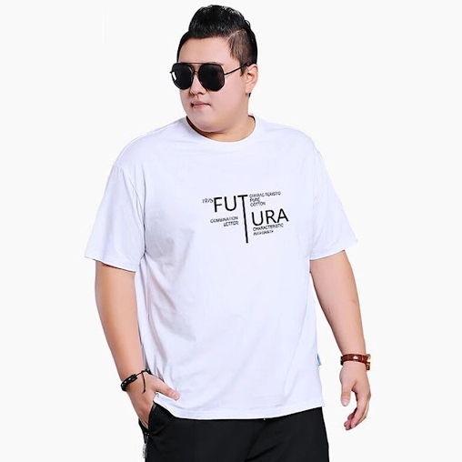 Nam giới bigsize thử quần áo tại cửa hàng
