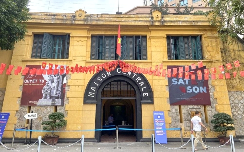 Khám Phá Hà Nội 2026: TOP 15+ Chỗ Chơi Ở Hà Nội Độc Đáo, Hấp Dẫn Nhất! Nhà tù Hỏa Lò