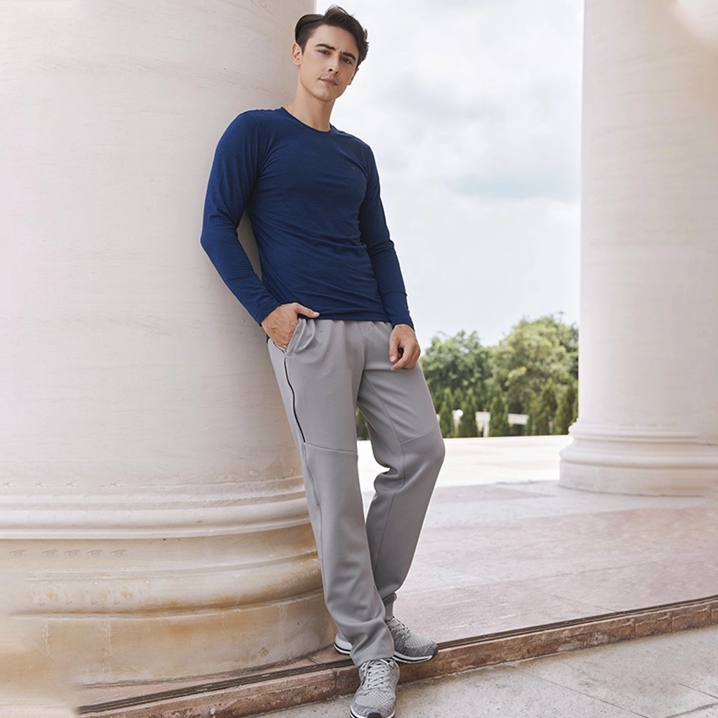 Quần Jogger Là Gì? Khám Phá Xu Hướng Thời Trang 2026 Nhiều người mặc quần jogger với các phong cách khác nhau