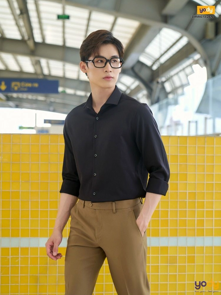 Nữ giới diện trang phục formal với váy cocktail thanh lịch