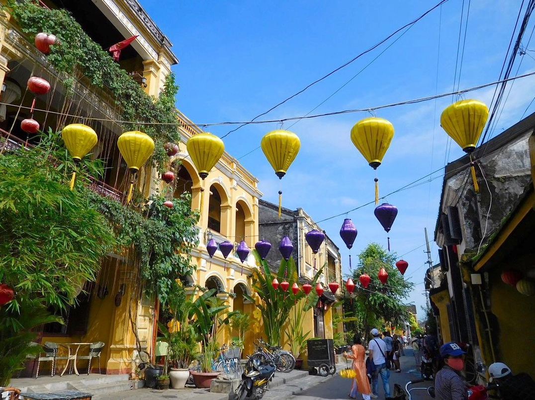 Phố cổ Hội An nằm ở hạ lưu sông Thu Bồn, thuộc địa phận phường Minh An