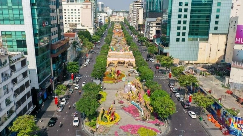 Phố đi bộ Nguyễn Huệ thường xuyên tổ chức sự kiện văn hóa, trình diễn nghệ thuật, nhạc sống