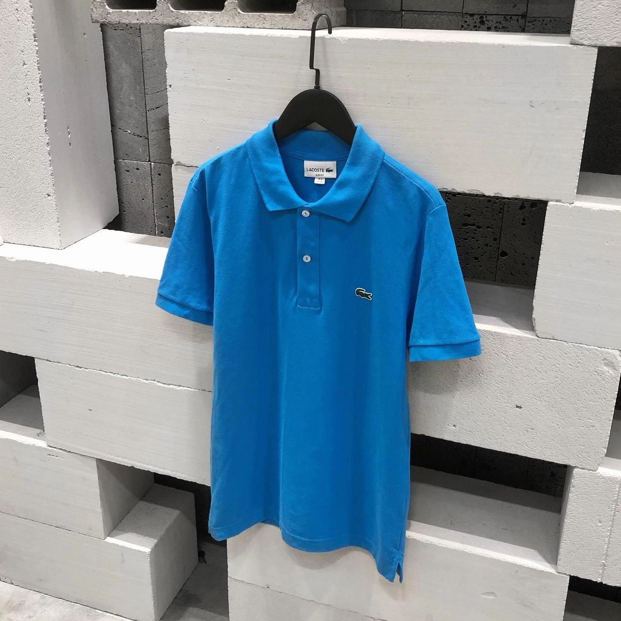Phối đồ sành điệu với áo thun Lacoste