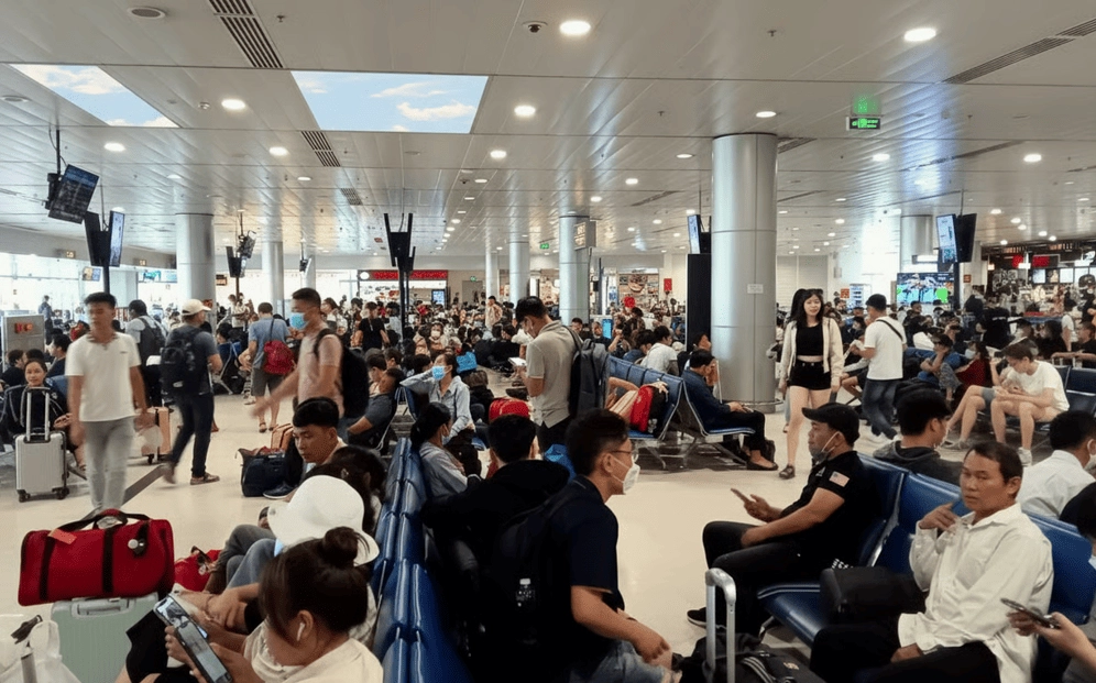 Sân bay đông đúc vào những dịp cao điểm hè, lễ, Tết