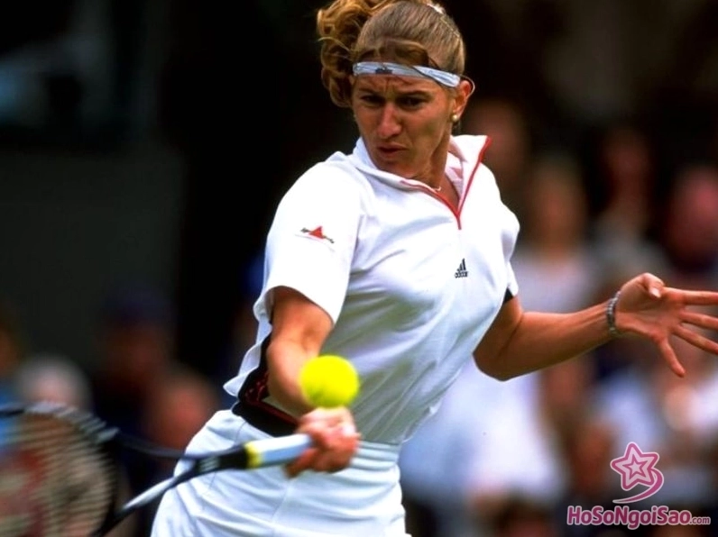 Steffi Graf: Vận động viên vĩ đại nhất thế kỷ 20 là người nước nào? Steffi Graf thi đấu với nụ cười rạng rỡ