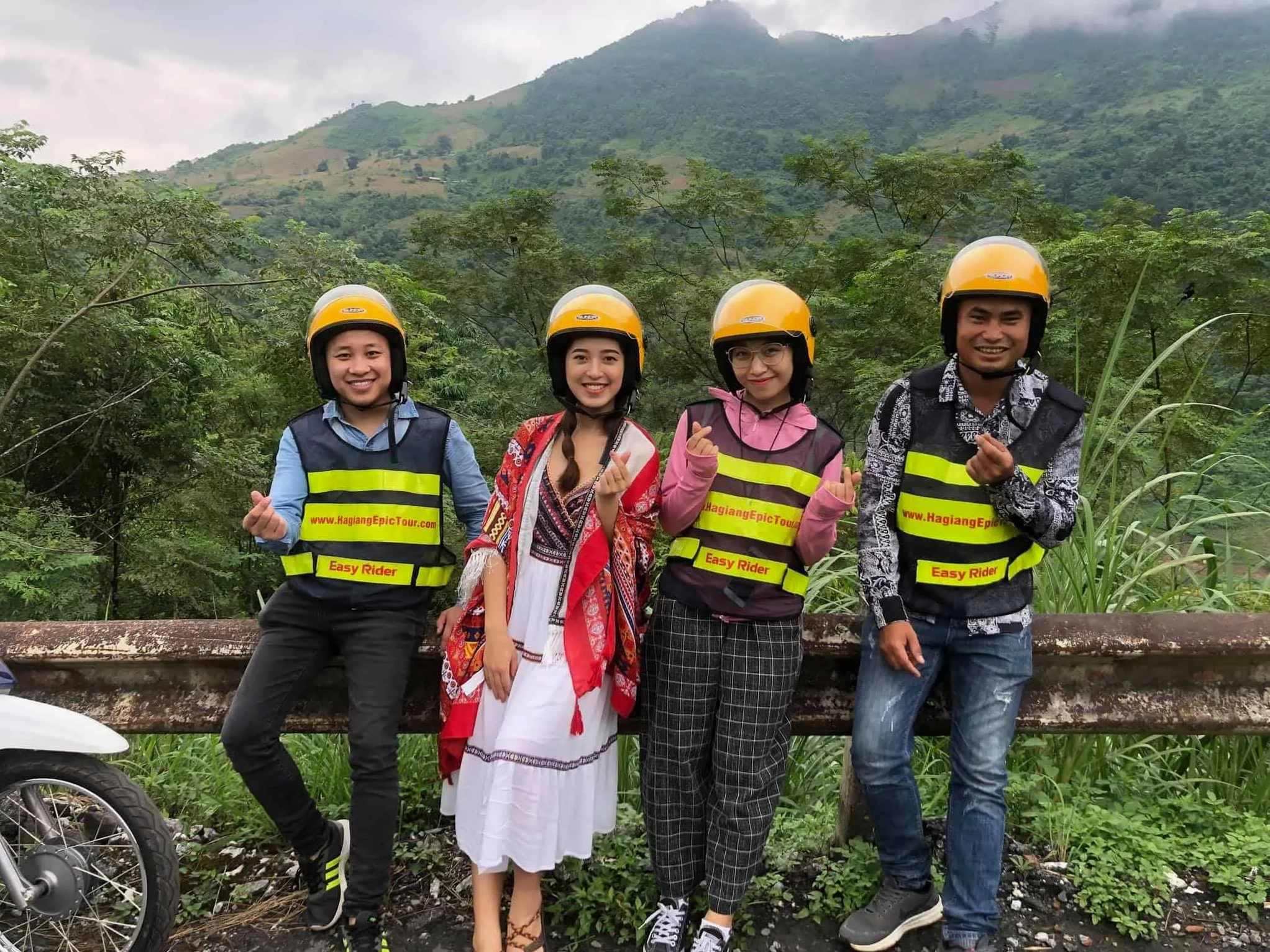 Vĩnh Phúc Cách Hà Nội Bao Nhiêu Km? Hướng Dẫn Di Chuyển Chi Tiết (2026) Trải nghiệm phượt từ Hà Nội đi Vĩnh Phúc bằng xe máy