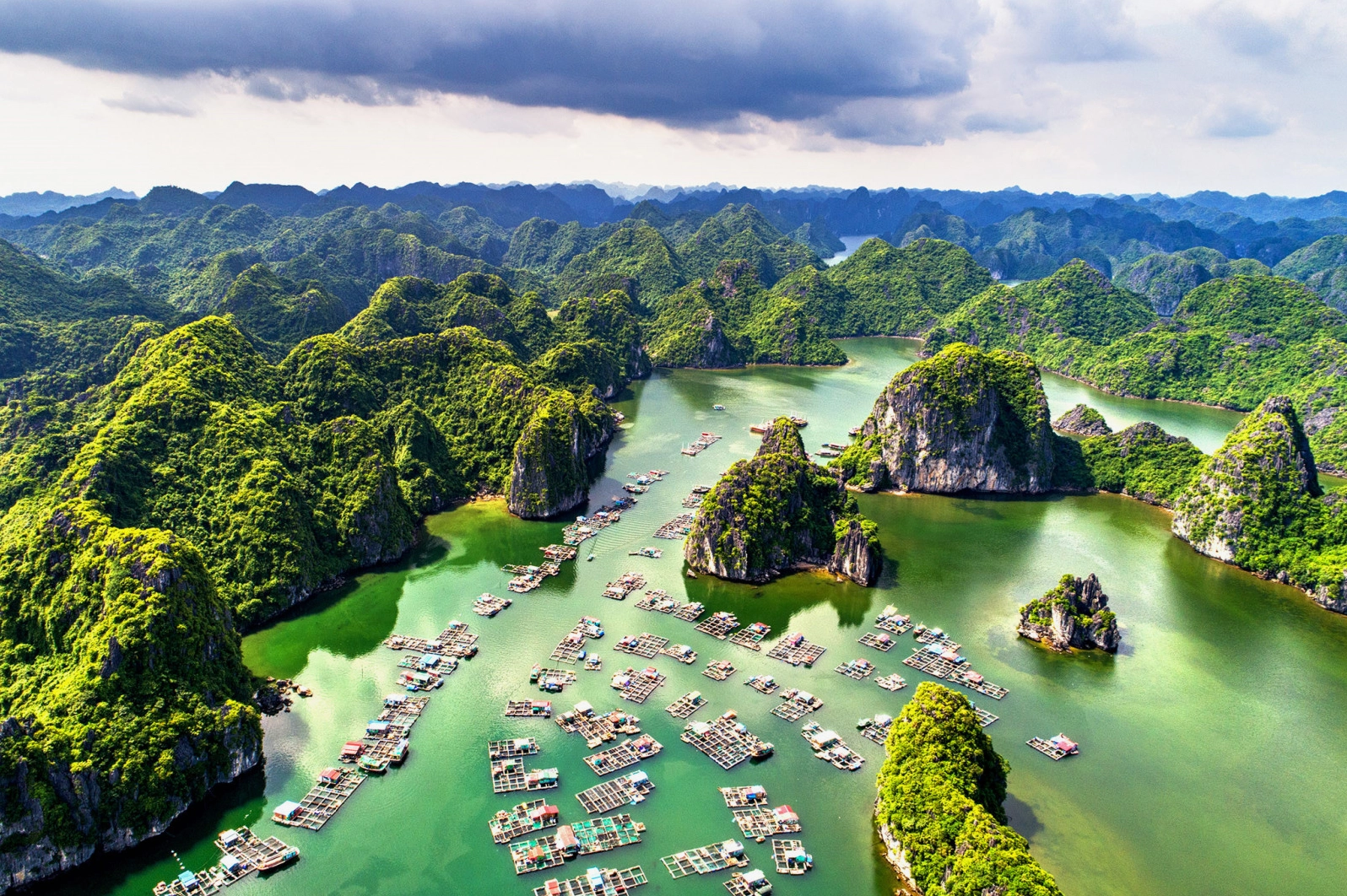 Trang phục áo dài truyền thống Việt Nam
