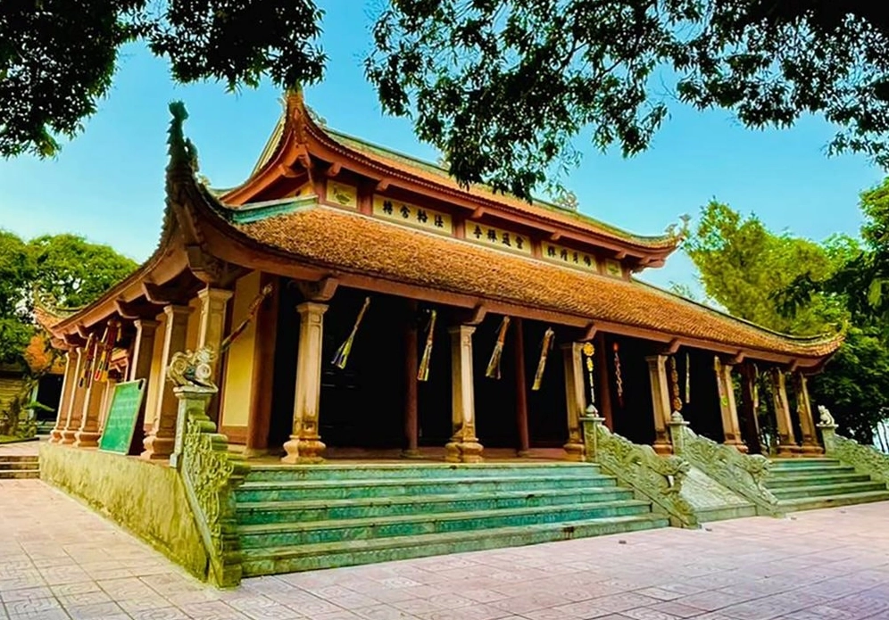 Tượng Phật trong Chánh Điện Chùa Linh Thông