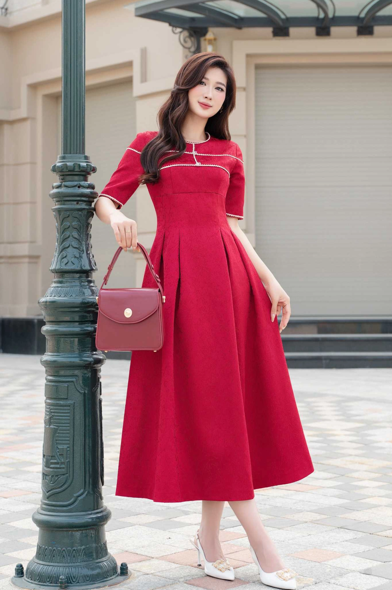 Váy midi dáng xòe thanh lịch phù hợp cho tuổi 60