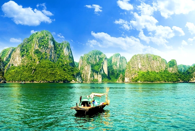 Vịnh Hạ Long - Một trong những kỳ quan thiên nhiên Việt Nam nổi tiếng