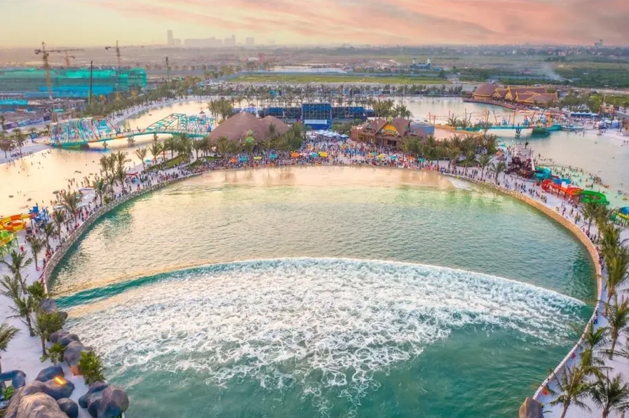 VinWonders Wave Park là địa điểm vui chơi Hà Nội có công viên sóng nhân tạo đầu tiên và lớn nhất Việt Nam