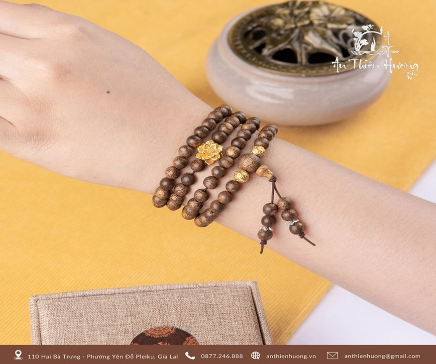 Vòng Trầm Hương 108 Hạt Hợp Mệnh Gì 2026? Vòng trầm hương 108 hạt màu nâu đất cho người mệnh Thổ